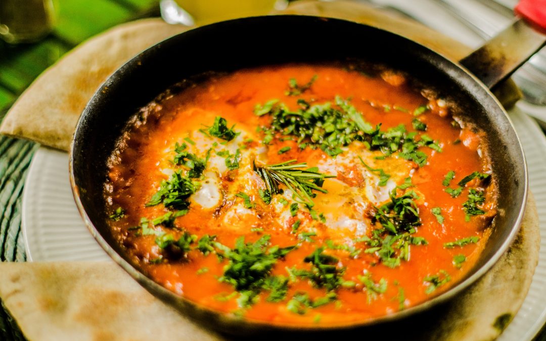 Nährende und schnelle Hühner-Curry-Suppe